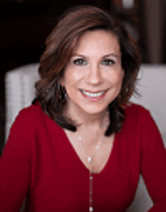 Elizabeth Miller Photo