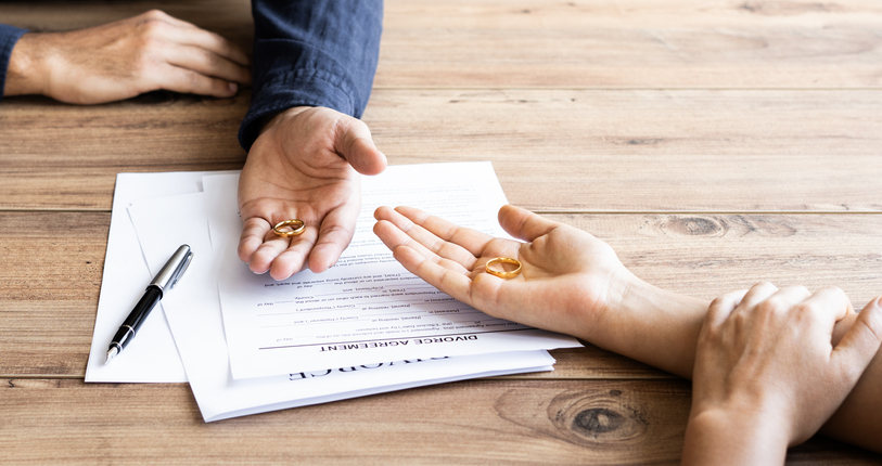 Wedding rings with marriage contrac